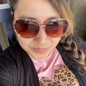 Meet your Posher, Mireya